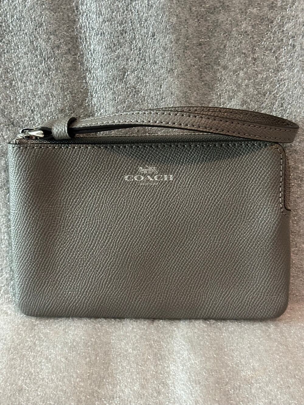 EUC Coach Corner Zip Wristlet Gray Crossgrain Leather F58032 Zip Pouch Wallet